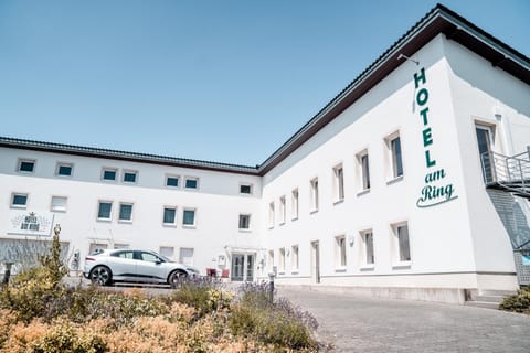 Property building, Nearby landmark, Facade/entrance, Property logo or sign, Parking