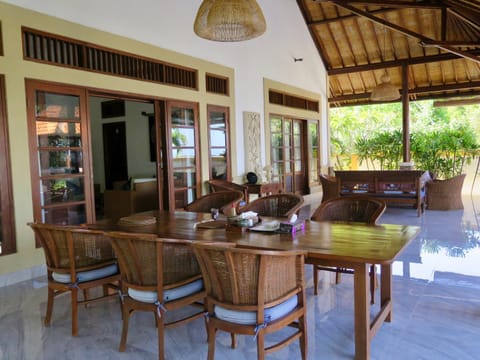 Restaurant/places to eat, Balcony/Terrace