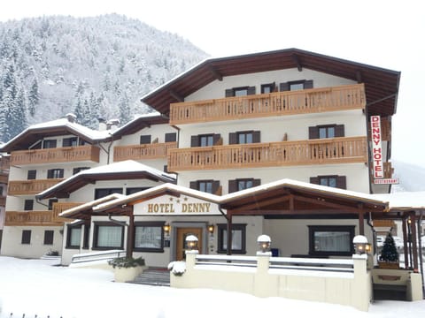 Facade/entrance, Winter