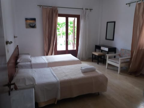 Harry's Bar & Apartments 1 Apartment hotel in Corfu, Greece