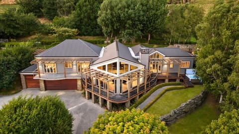 Property building, Bird's eye view, Garden, Hot Tub, Parking