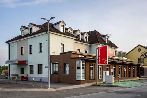 Property building, Day, Neighbourhood, Street view, Location