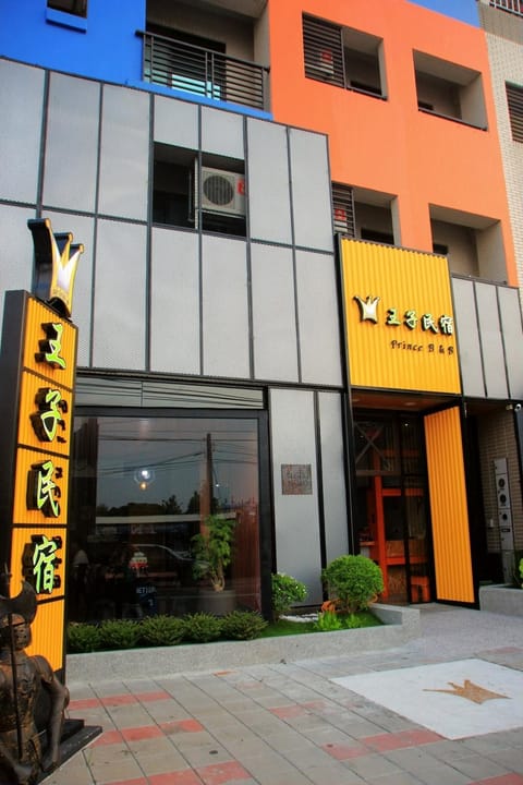 Facade/entrance