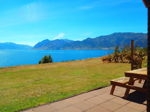 Nearby landmark, Day, Natural landscape, Lake view, Mountain view