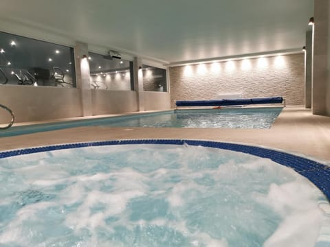 Hot Tub, Swimming pool, Swimming pool