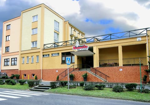 Property building, Facade/entrance, Location