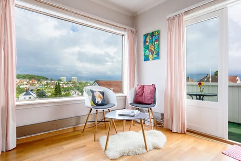 Living room, City view, Mountain view, Sea view
