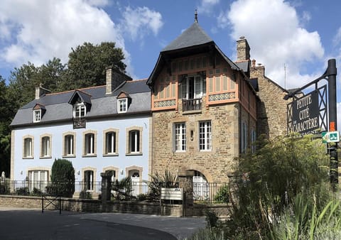 Facade/entrance, Neighbourhood, Street view