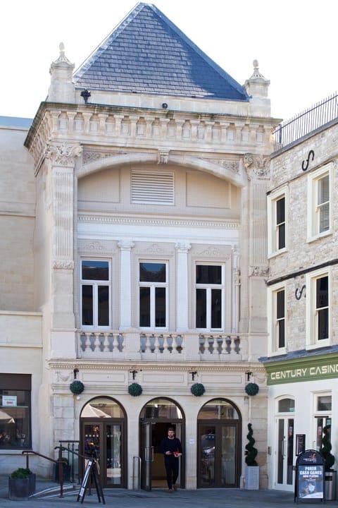 Facade/entrance