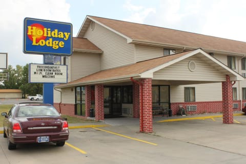 Facade/entrance, View (from property/room)