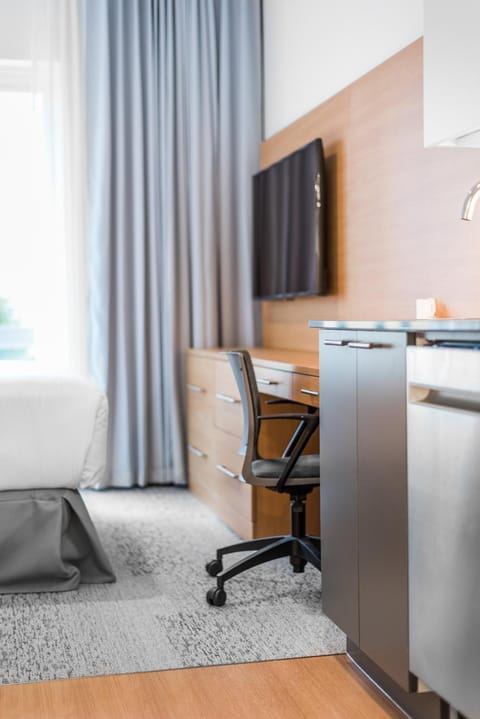 TV and multimedia, hair dresser