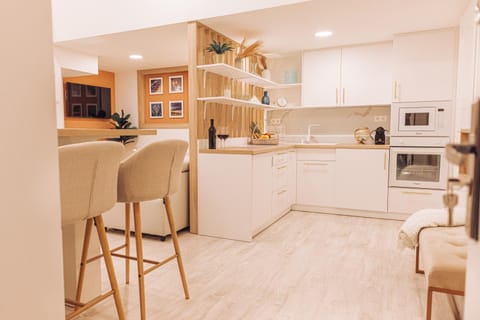 Dining area, kitchen