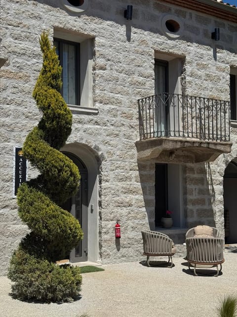 Property building, Restaurant/places to eat