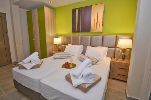 Bed, Bedroom, towels