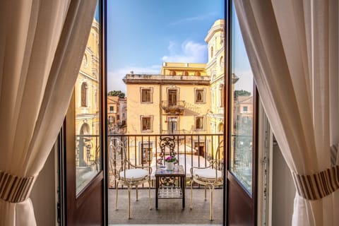 View (from property/room), Balcony/Terrace, City view, Landmark view