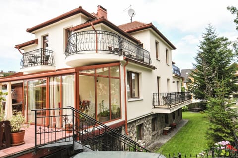Facade/entrance, People, Floor plan, On site, Guests, children, young children, older children, group of guests, Family