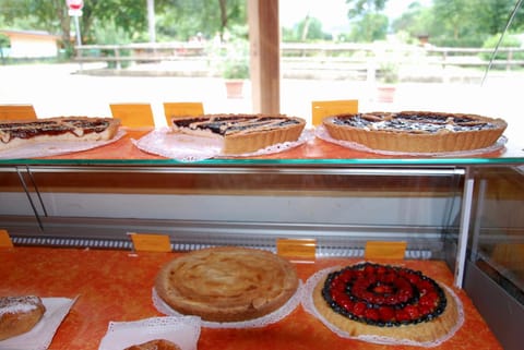 Continental breakfast, Buffet breakfast, Italian breakfast