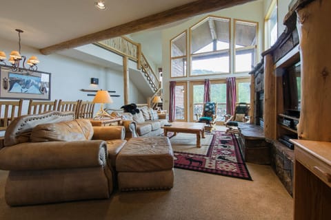 Ski Slopes and Scenic Views House in Whitefish