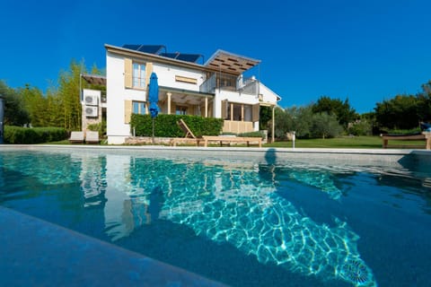 Property building, Garden, View (from property/room), Garden view, Pool view, Swimming pool