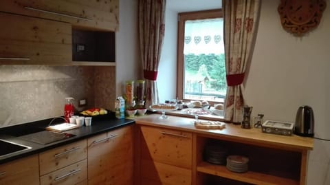 Coffee/tea facilities, Kitchen or kitchenette