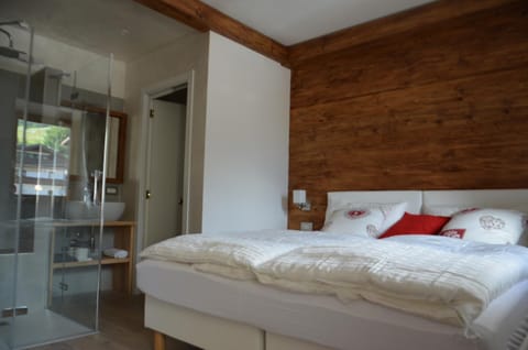 Bed, Bathroom, Photo of the whole room, Bedroom