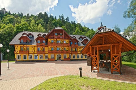 Property building, Facade/entrance