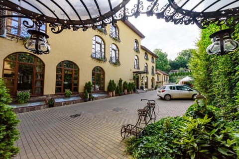 Facade/entrance, Day, Garden, Balcony/Terrace, Garden view