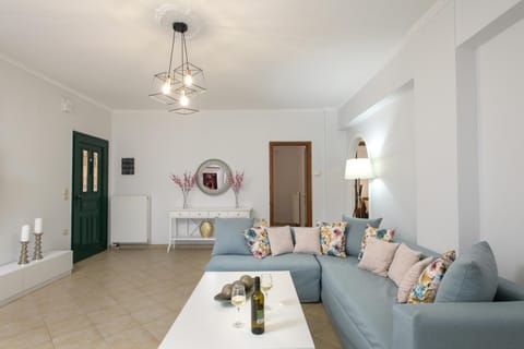 Living room, Decorative detail, Seating area
