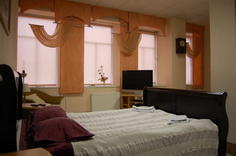 Bed, TV and multimedia