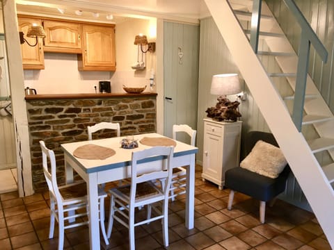 Kitchen or kitchenette, Lounge or bar, Dining area