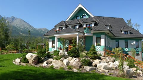 Property building, Facade/entrance, Mountain view