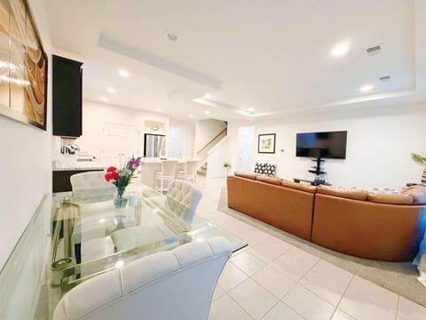 Den Haven Entire Home Near DIA With Three Bedrooms And Private En Suite Baths Vacation rental in Commerce City