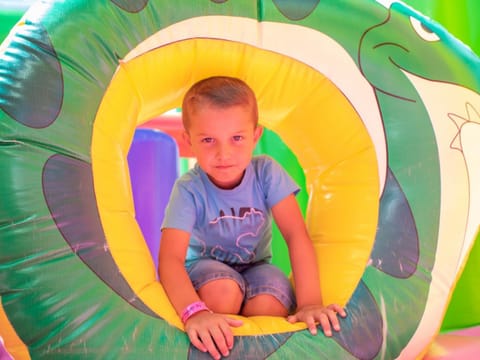 Camping Les Garennes Campground/ 
RV Resort in Hauts-de-France