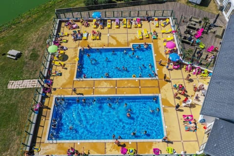 Camping Les Garennes Campground/ 
RV Resort in Hauts-de-France