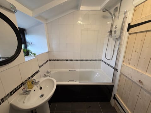 Byre Cottages & Log Cabin Cabin in Wales