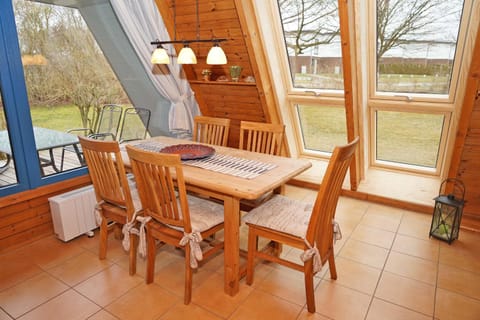 Zeltdachhaus mit WLAN und grosser Terrasse House in Damp