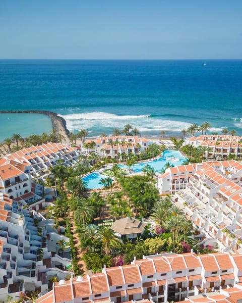 Property building, Beach, Swimming pool