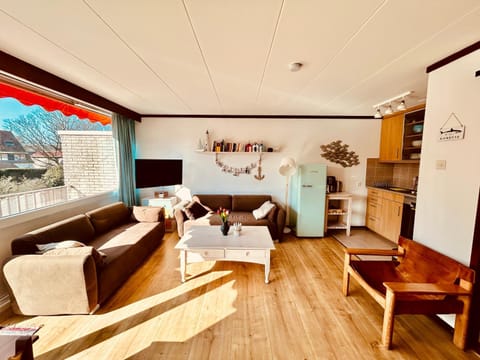 TV and multimedia, Kitchen or kitchenette, Living room