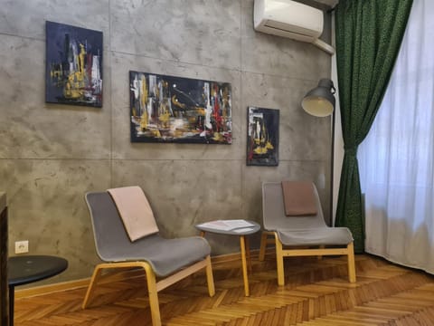 Seating area