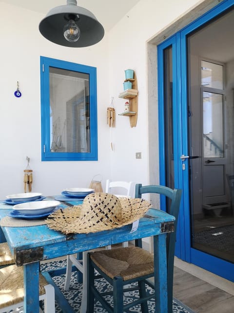 Patio, Dining area