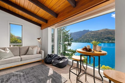Day, View (from property/room), Living room, Seating area, Lake view, Mountain view