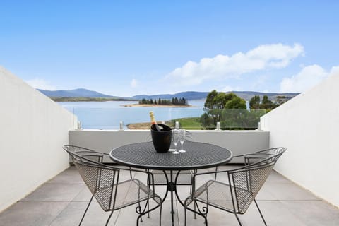 Balcony/Terrace, Lake view