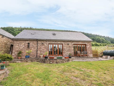 The Barn House in Llanfoist Fawr