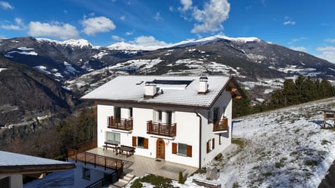 Property building, Nearby landmark, Day, Natural landscape, Winter, Mountain view