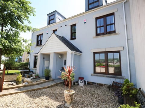 5 Chandlers Yard House in Burry Port