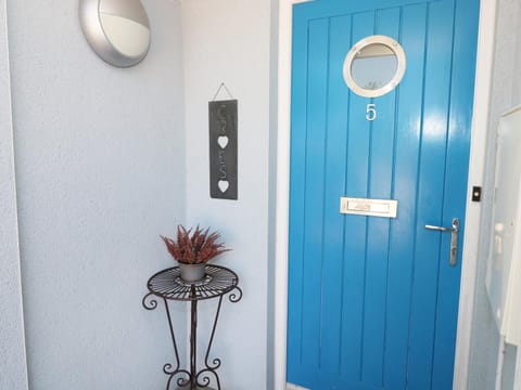 5 Chandlers Yard House in Burry Port