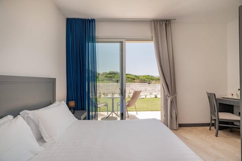 Property building, Bed, Bedroom