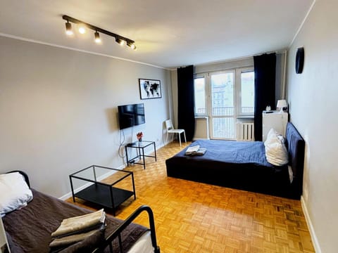 Bed, TV and multimedia, Living room, Seating area, Bedroom