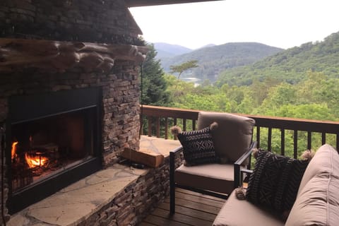 Light's Mountain Lake Overlook House in Blue Ridge Lake