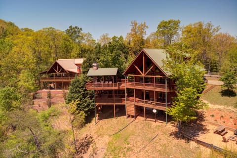 Light's Mountain Lake Overlook House in Blue Ridge Lake